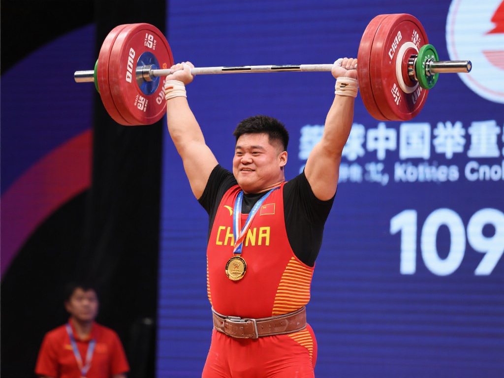 杨哲在男子109公斤级的双金表现，不仅仅